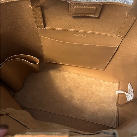 Madewell Medium Essentials Leather East/West Tote in Carved Wood - Picture 4 of 6